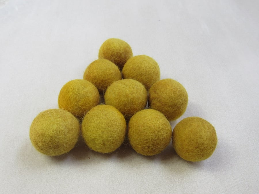 10 2cm Weld Yellow Natural Dye Felt Balls