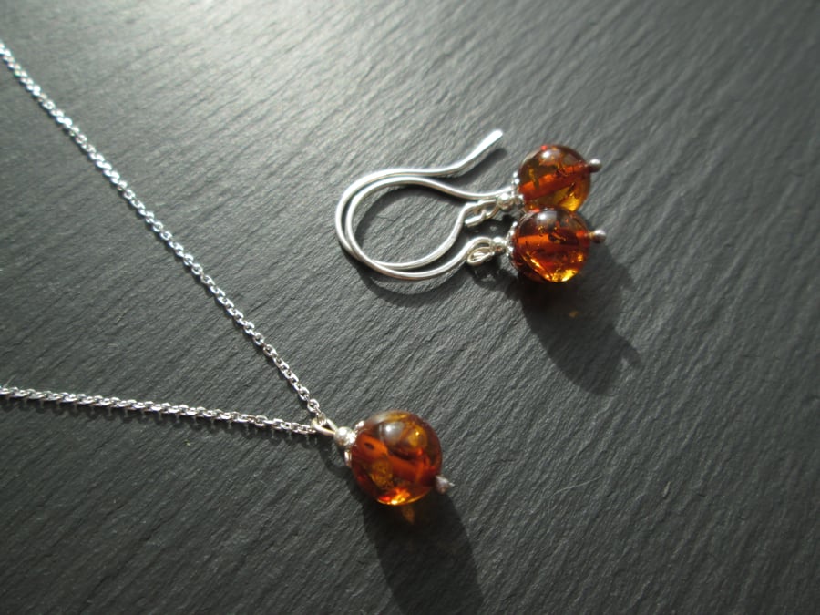 Amber Pendant Necklace and Earring Set