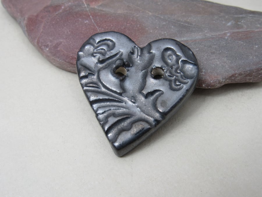 Medium Metallic Brocade Texture Heart Shaped Ceramic Button