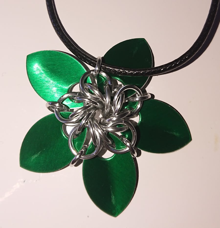 Scalemail flower pendant 