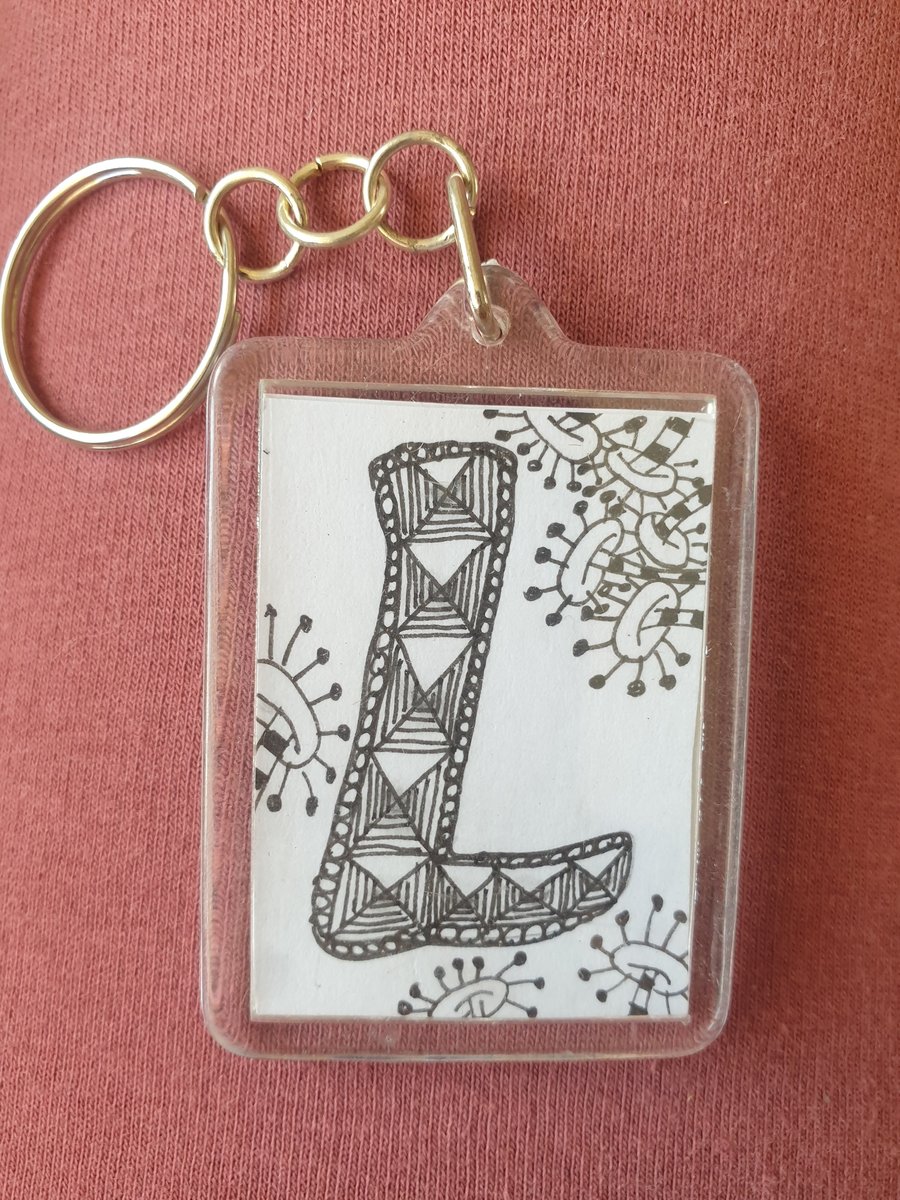 Hand drawn initial "L" keyring.