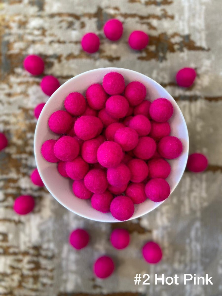 Shades of pink (see photos), 2.5cm 100% Nepalese wool felt pom poms