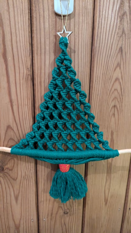 Macrame Christmas tree - wall decoration (mid green)