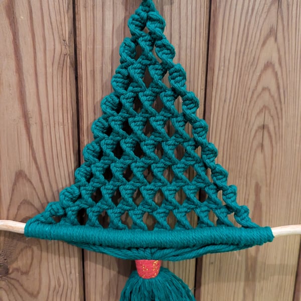 Macrame Christmas tree - wall decoration (mid green)