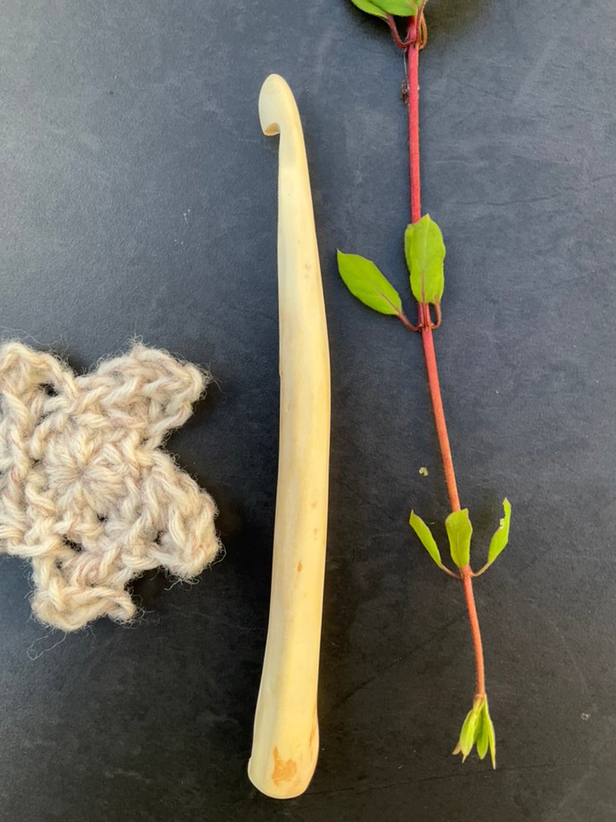 Hand-carved Crochet Hook, 9.5mm