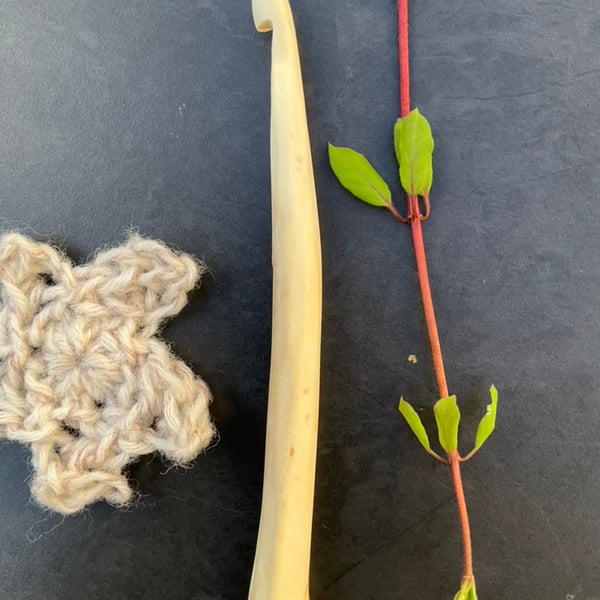 Hand-carved Crochet Hook, 9.5mm