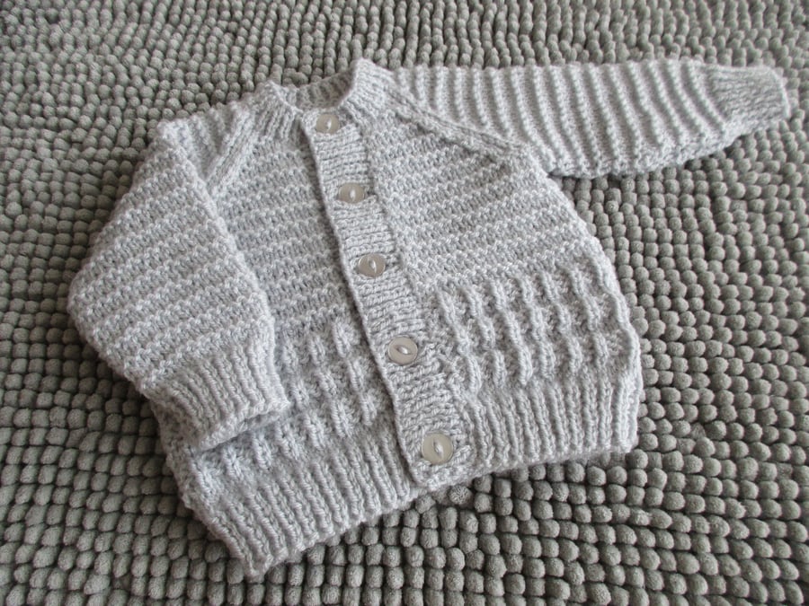 16" Patterned Silver Grey Round Neck Cardigan