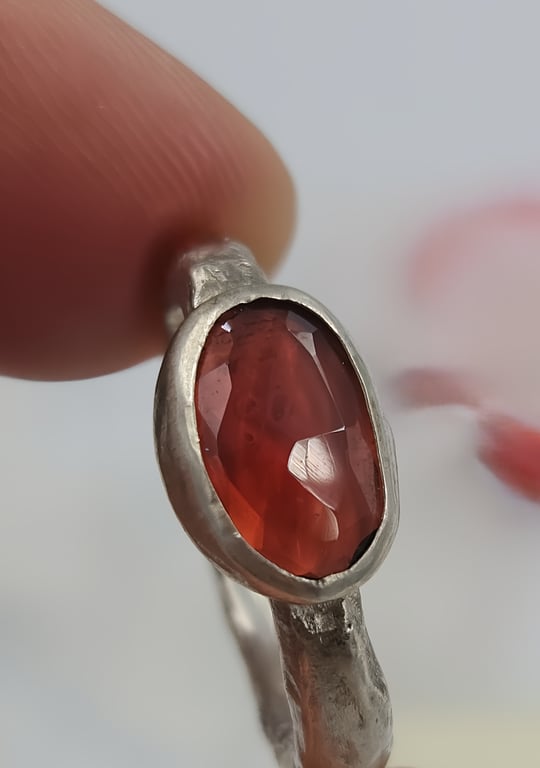 Textured Silver Ring with Faceted Garnet Slice : Size K