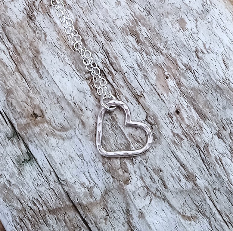 Small Sterling Silver Heart Pendant Necklace (NKSSPDHT6) - UK Free Post