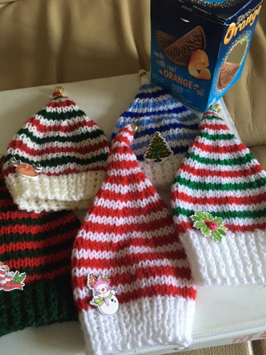 CHOCOLATE ORANGE COVER - ELF'S HAT