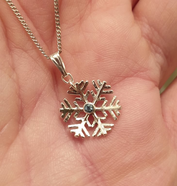 Sterling silver snowflake aquamarine pendant