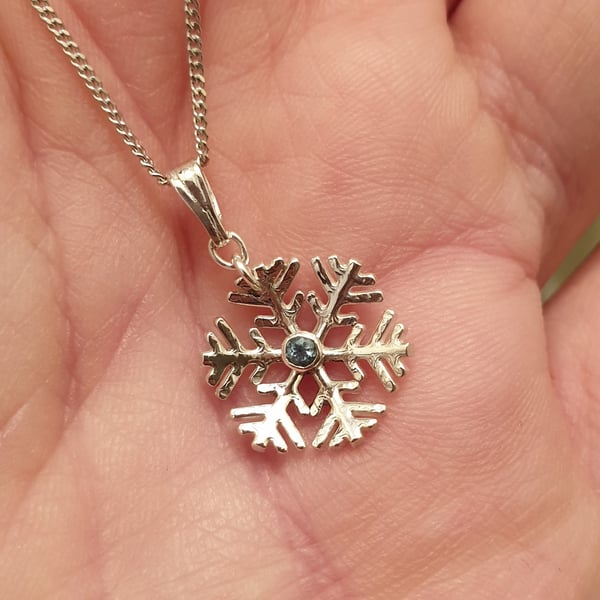 Sterling silver snowflake aquamarine pendant