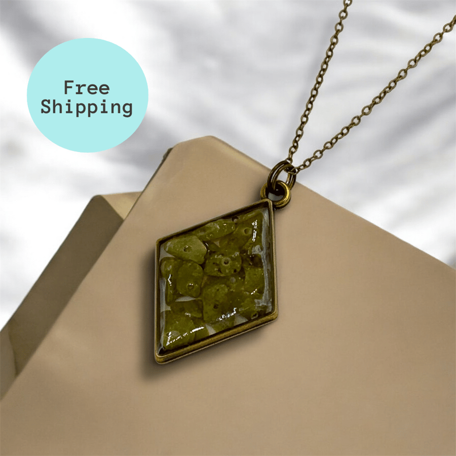 Peridot Brass plated Diamond Worry Stone Necklace - Free Postage