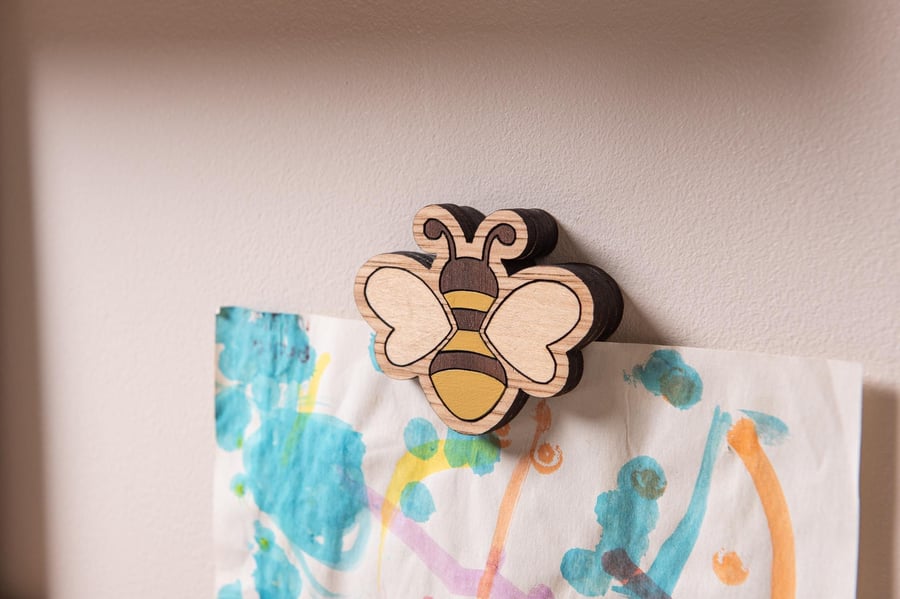 Buzzy Bee Wall Magnet - For Holding Children's Artwork, Posters and Prints. 