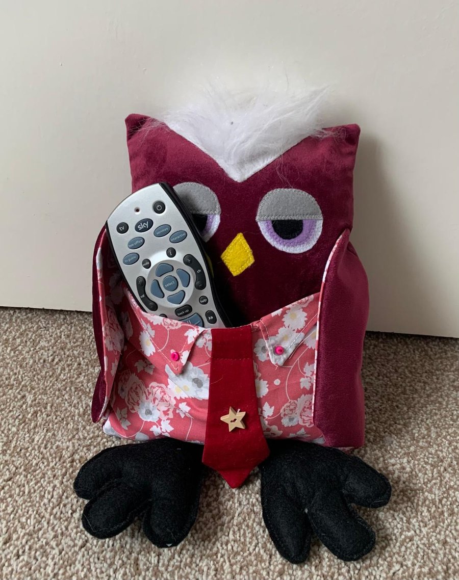 red owl shaped cushion with pocket for remote controls