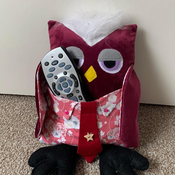 red owl shaped cushion with pocket for remote controls