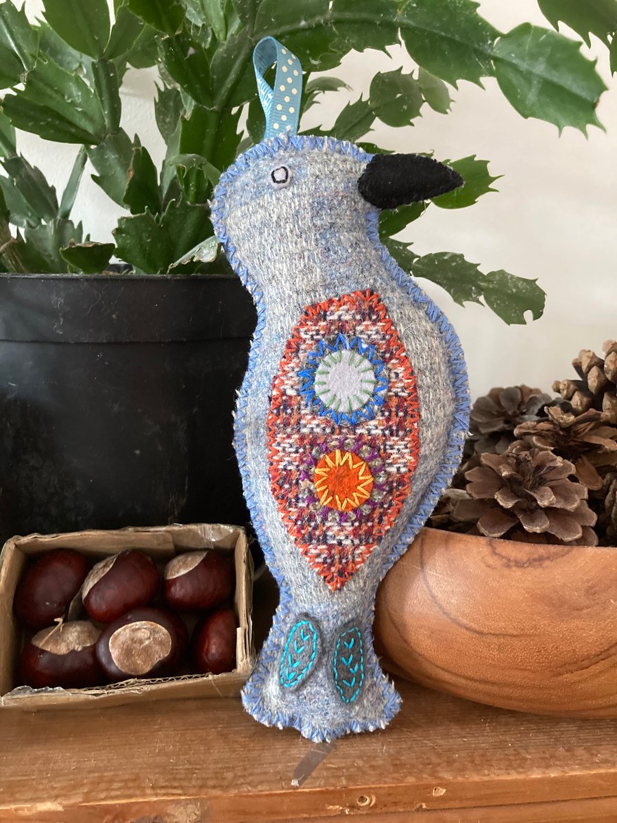 Raven embroidered house decoration 