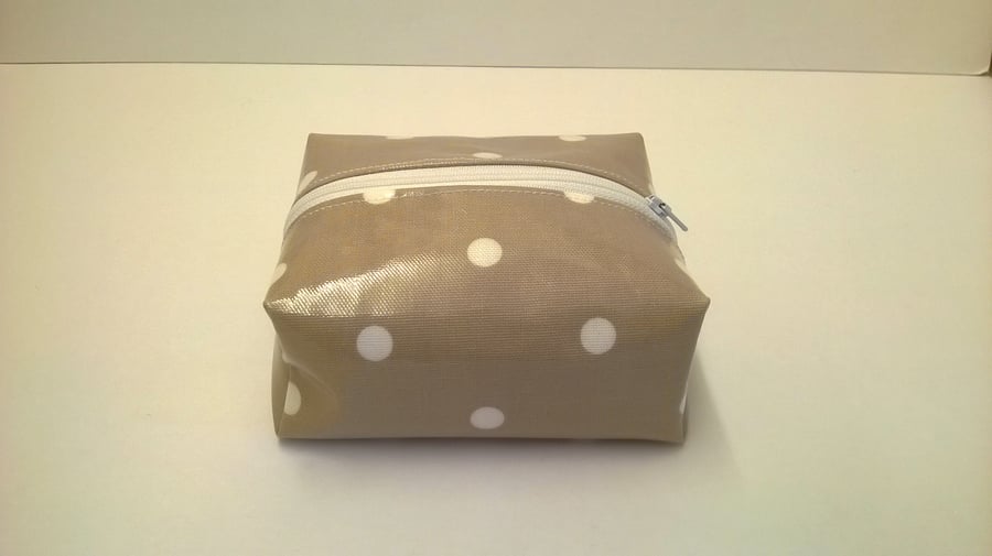 Oilcloth make up bag, box style, white zip, beige, cream spots,  wipe clean, new