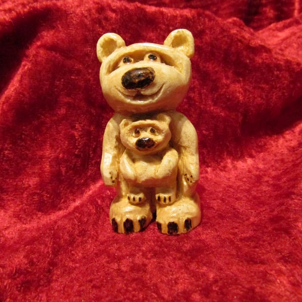 Whittled, cute mother and baby bear