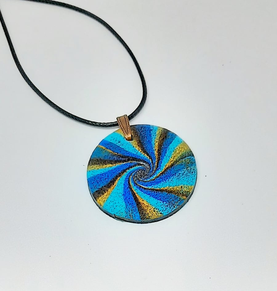 Swirl pendant necklace 