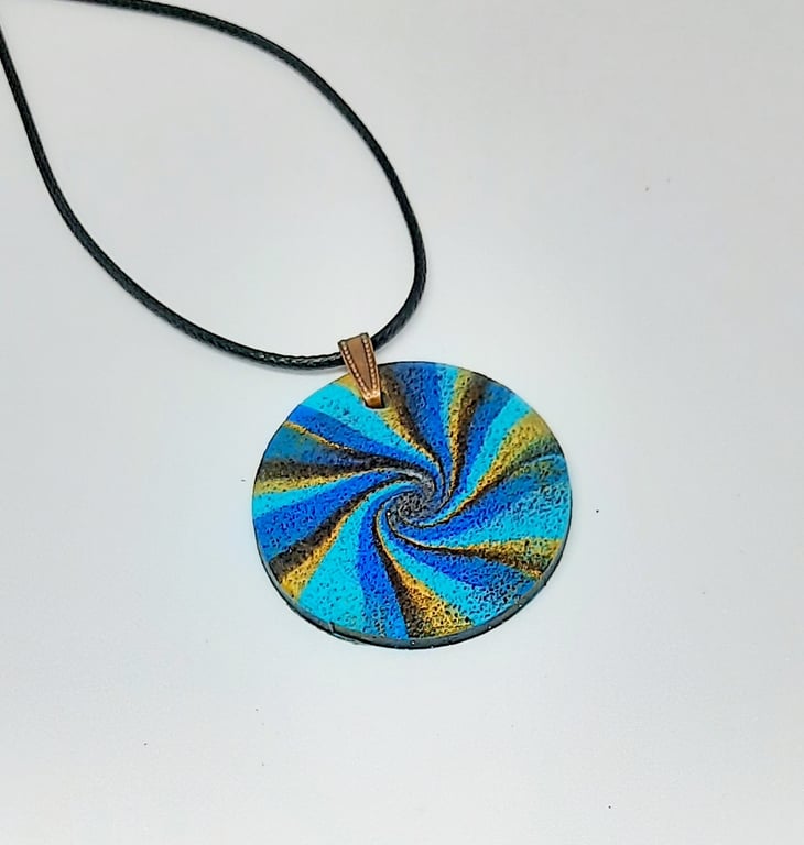 Swirl pendant necklace 