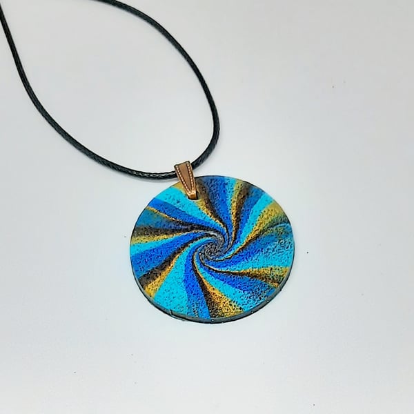 Swirl pendant necklace 