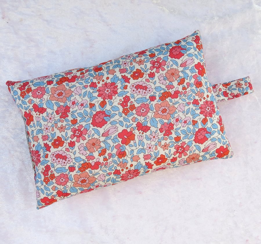 Mouse wrist rest, wrist support, made from Liberty Tana Lawn, floral