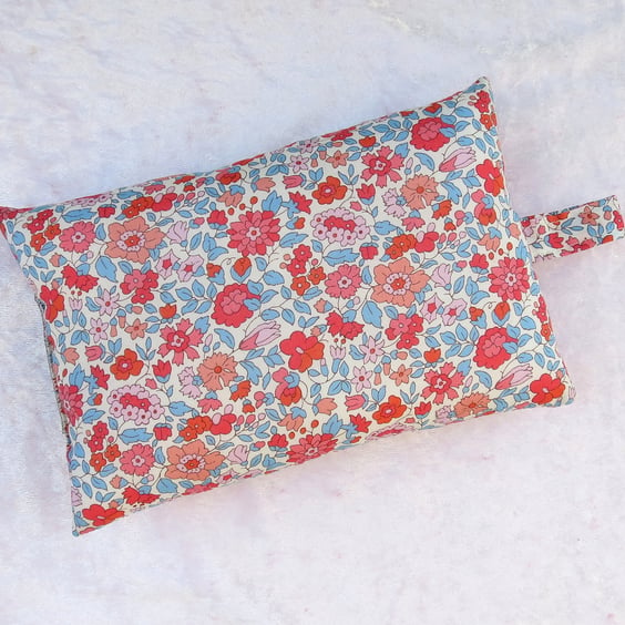 Mouse wrist rest, wrist support, made from Liberty Tana Lawn, floral