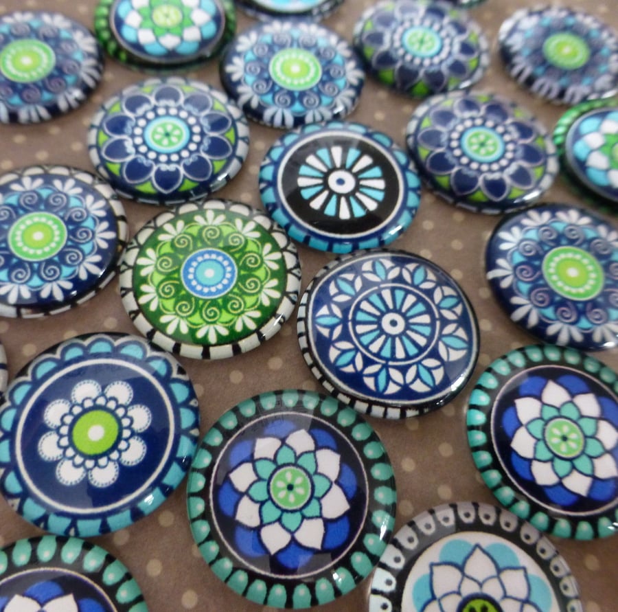 pack of 10 - 18mm Glass Cabochon Blue Floral Pattern