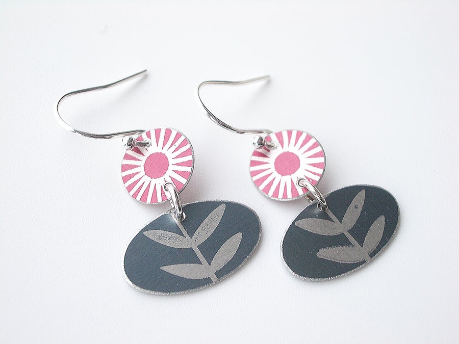 Flower earrings in burgundy and grey