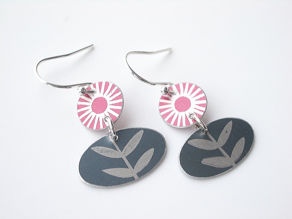 Flower earrings in burgundy and grey