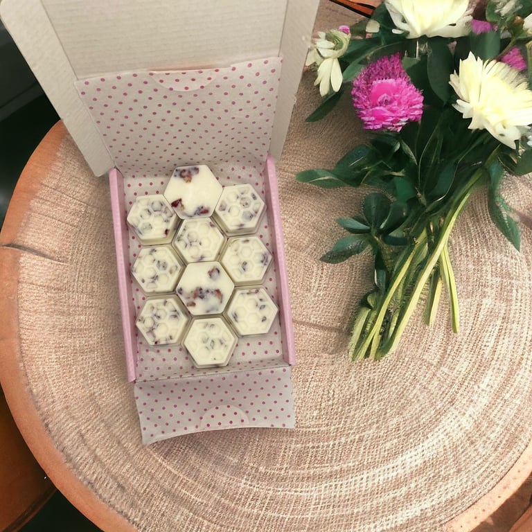 BOX OF 10 Eco Friendly Botanical Wax Melts with botanical elements. Vegan .