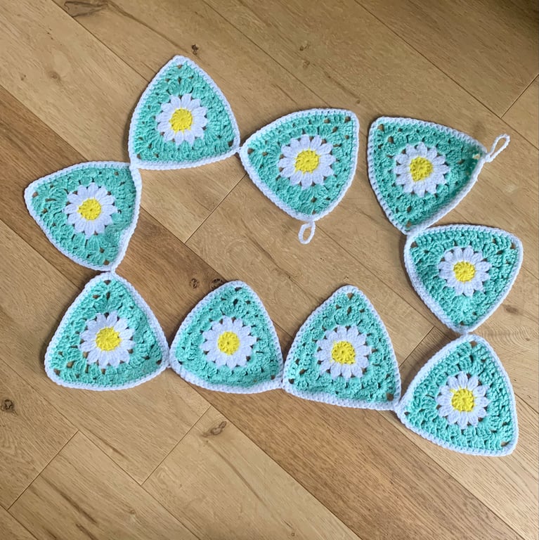 crochet bunting, daisy bunting, crochet garland