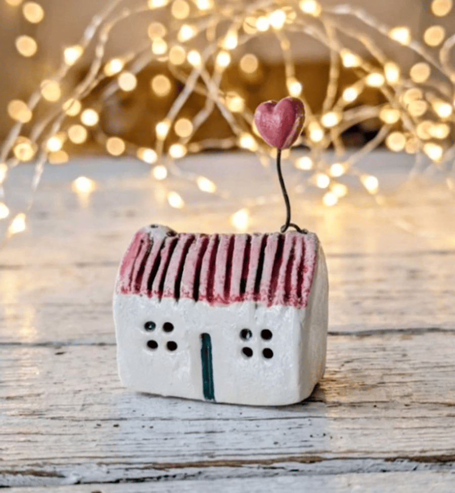 Small Clay House Bothy Ornament, Hand Sculpted Ceramic-Look Cottage