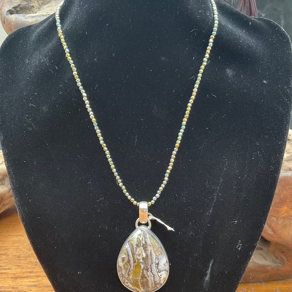 Agate pendant and free chain