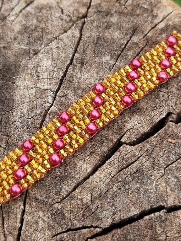 Glittering gold and scarlet red beaded bracelet