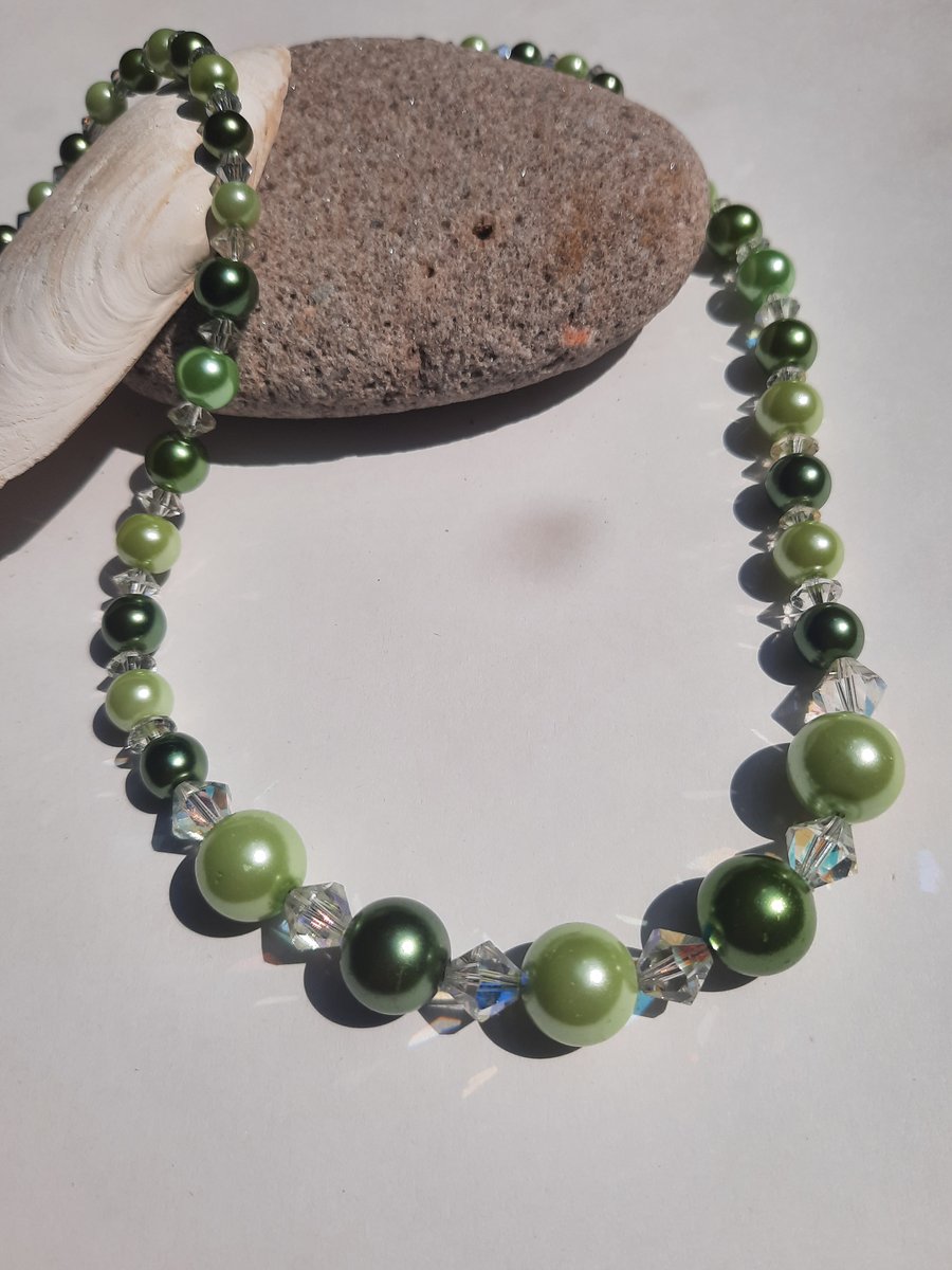 Green Pearl and Crystal Beaded Necklace 