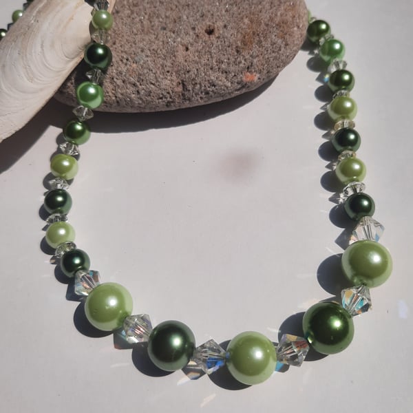 Green Pearl and Crystal Beaded Necklace 