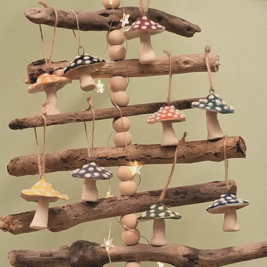 Single ceramic toadstool 