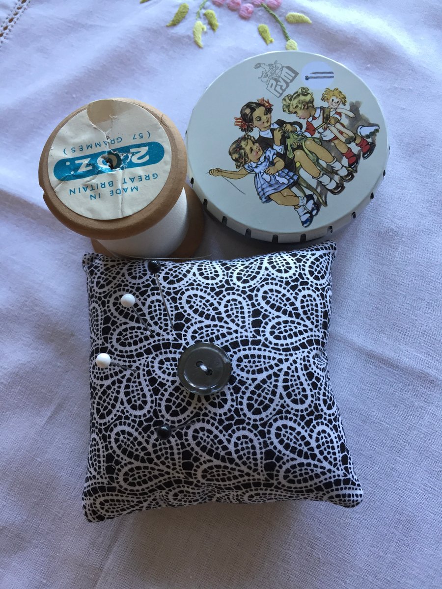 Lace look pin cushion 