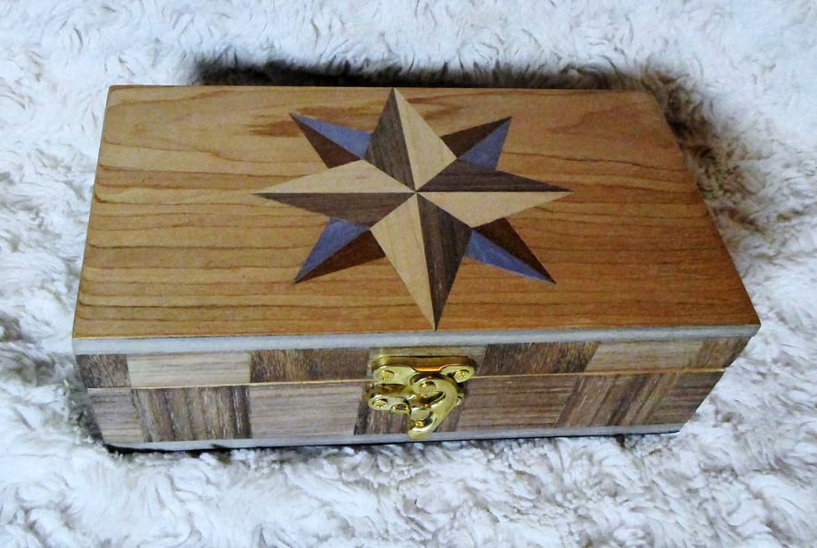 Wood veneer decorated jewellery box