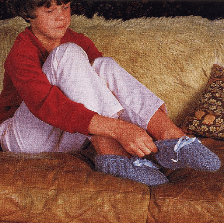 VINTAGE KNITTING PATTERN Childrens Slippers 