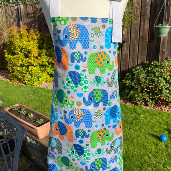 Child’s Reversible Apron with Elephants - Medium (6-12 years approx)