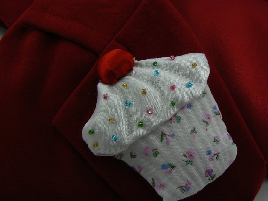 Cupcake brooch with glass beads