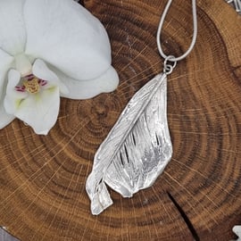 Real feather preserved in silver, pendant necklace