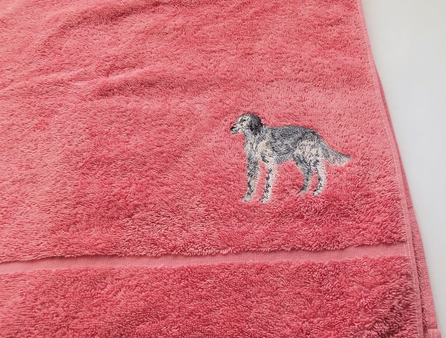 English Setter dog Embroidered Hand Towel. Dusky Pink, T15