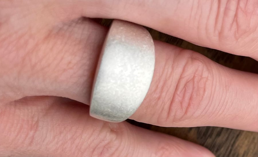 Flat bomb ring frosted