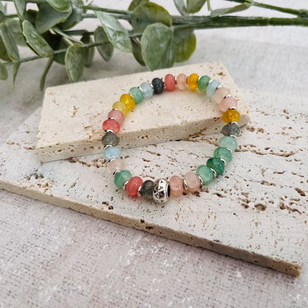 Glass bead charm bracelet