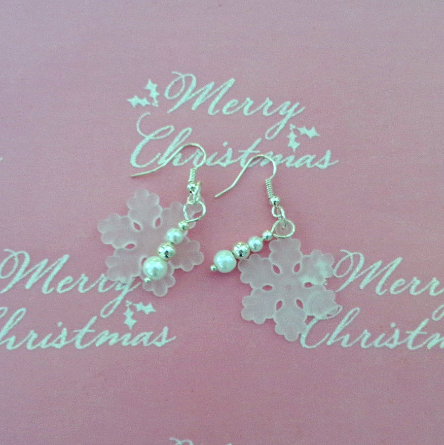 Christmas earrings White snowflakes with silver & white glass pearls