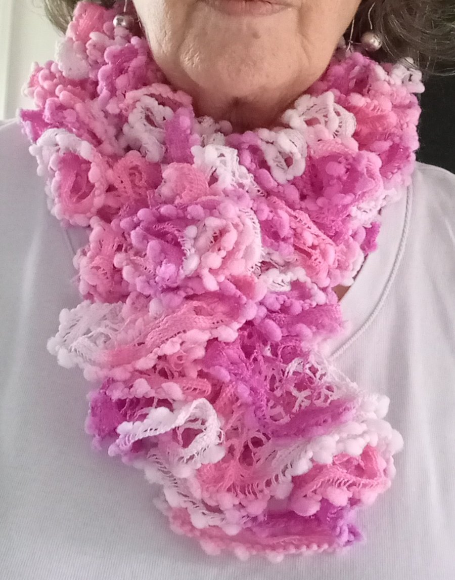 Pink Popcorn Frilly scarf